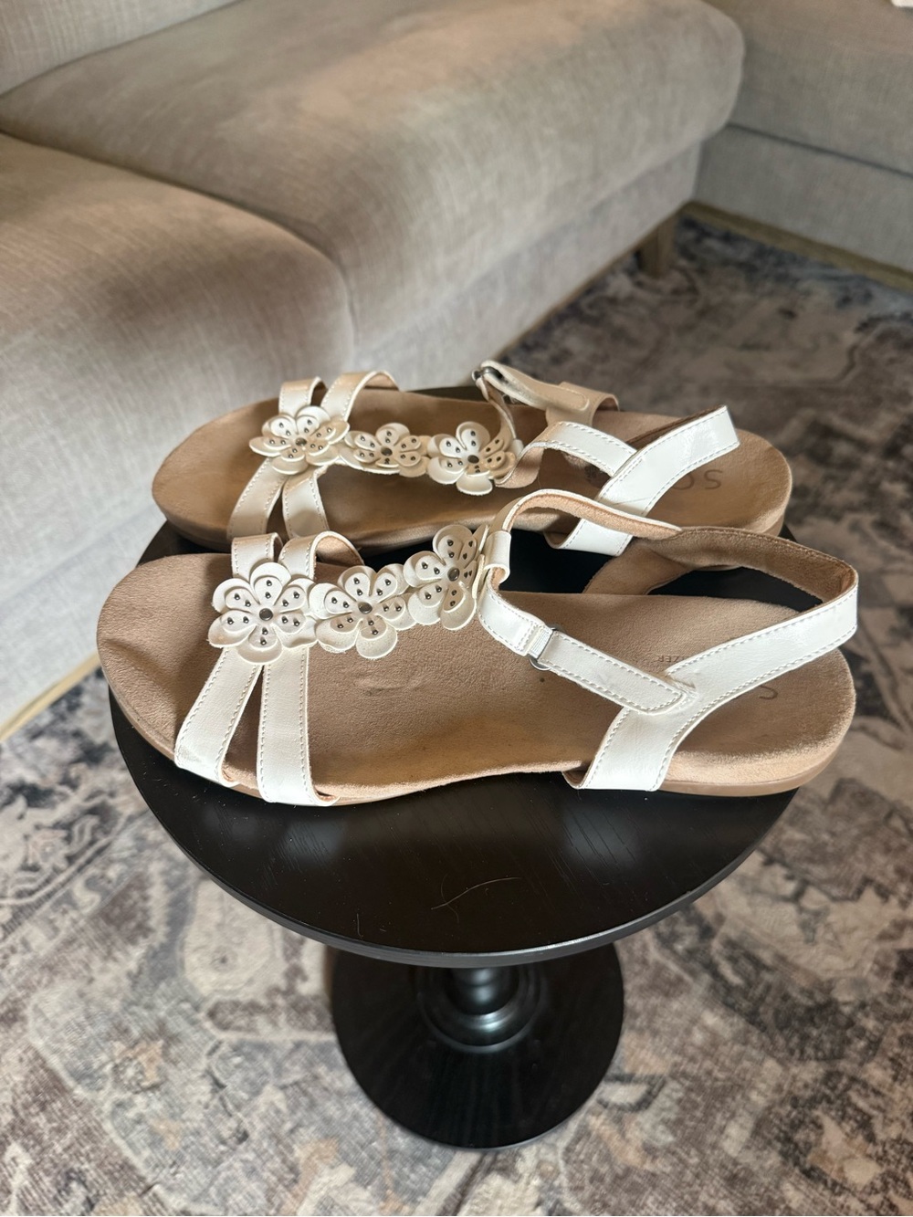 Womens Soul Naturalizer June White Leather Flower Sandals Sz 11 Adjustable Strap